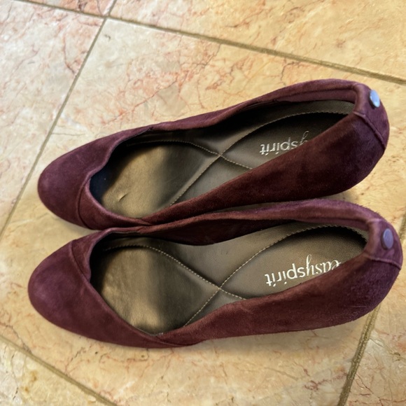 Easy Spirit size 8 W burgundy / wine suede pumps - Picture 13 of 14